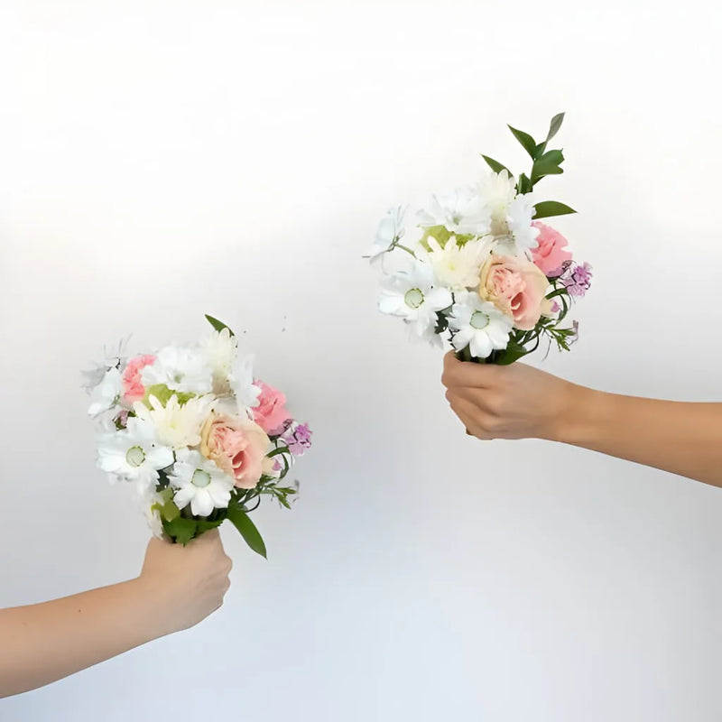 10 Mini Calla Lilies And Leaf Centerpieces Apron - Image