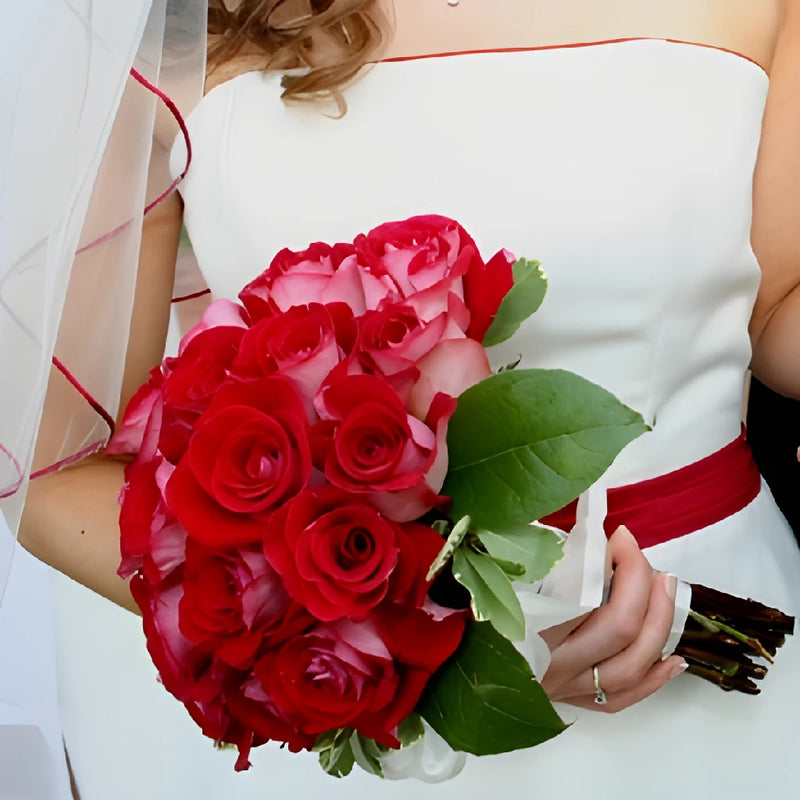 Simple Wedding Wholesale Rose Bunch in a hand