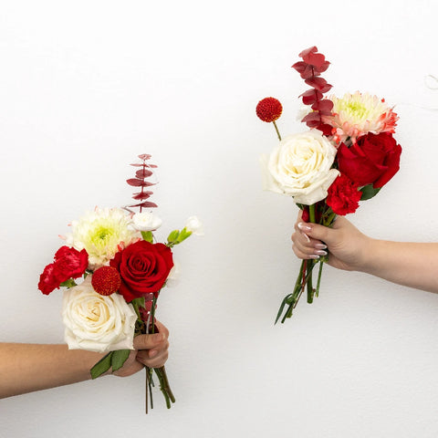 Scarlett Red Bouquet Bar Kit Hand - Image