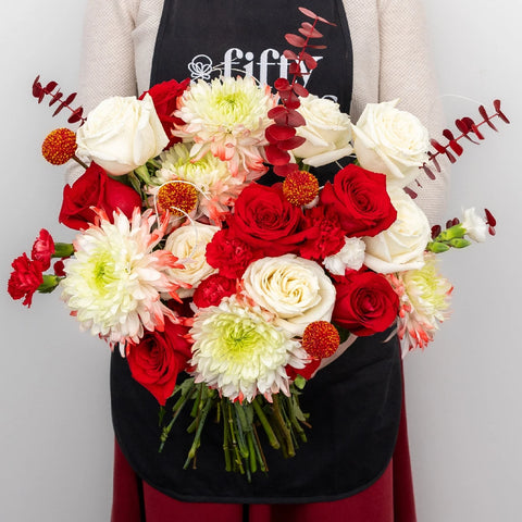 Scarlett Red Diy Flower Kit Apron - Image